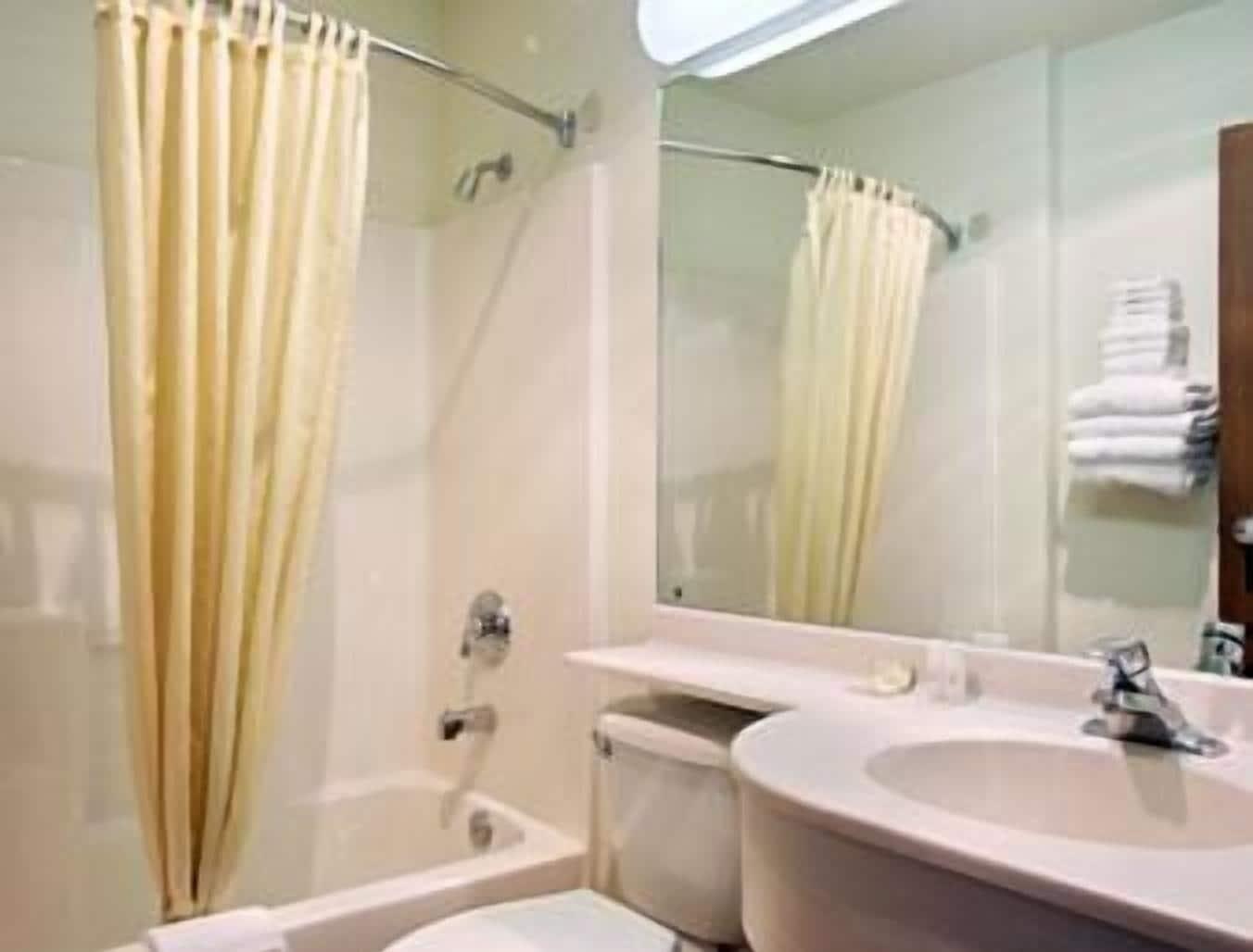 Microtel Inn And Suites Пуебло Екстериор снимка